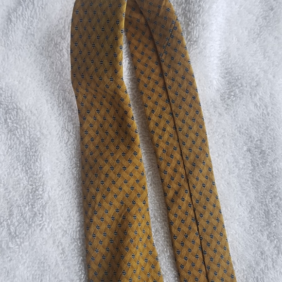 Kenneth Cole New York All Silk Necktie  / Suit Tie - Picture 6 of 13